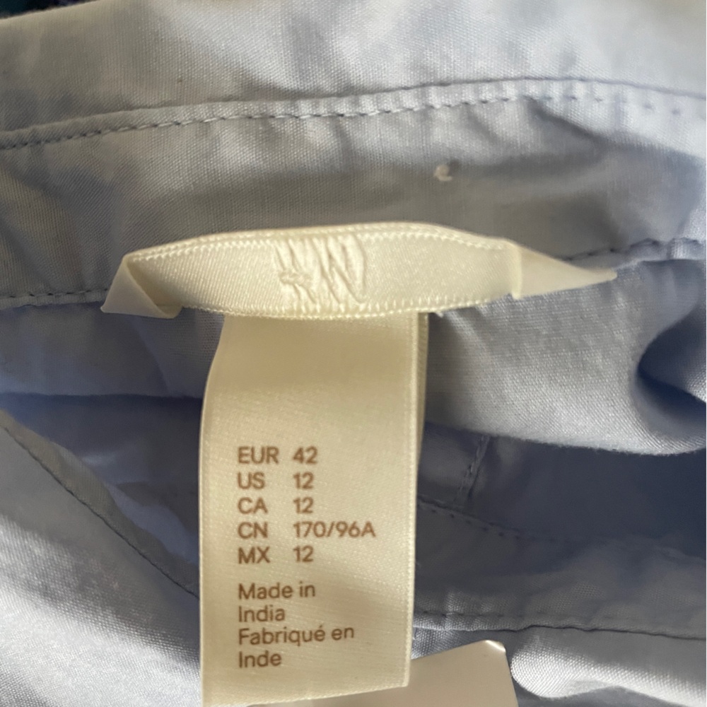 🆕 H&M Button-Up Shirt - Picture 2 of 5